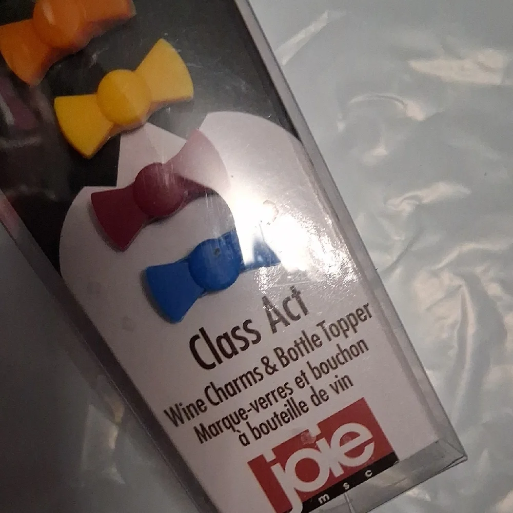 Joie Class Act Wine Charms & Bottle Topper Set